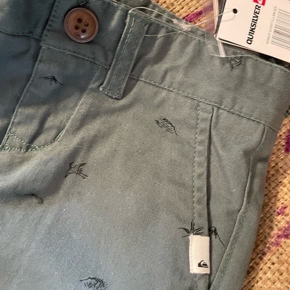 Boys quicksilver shorts - Picture 4 of 6